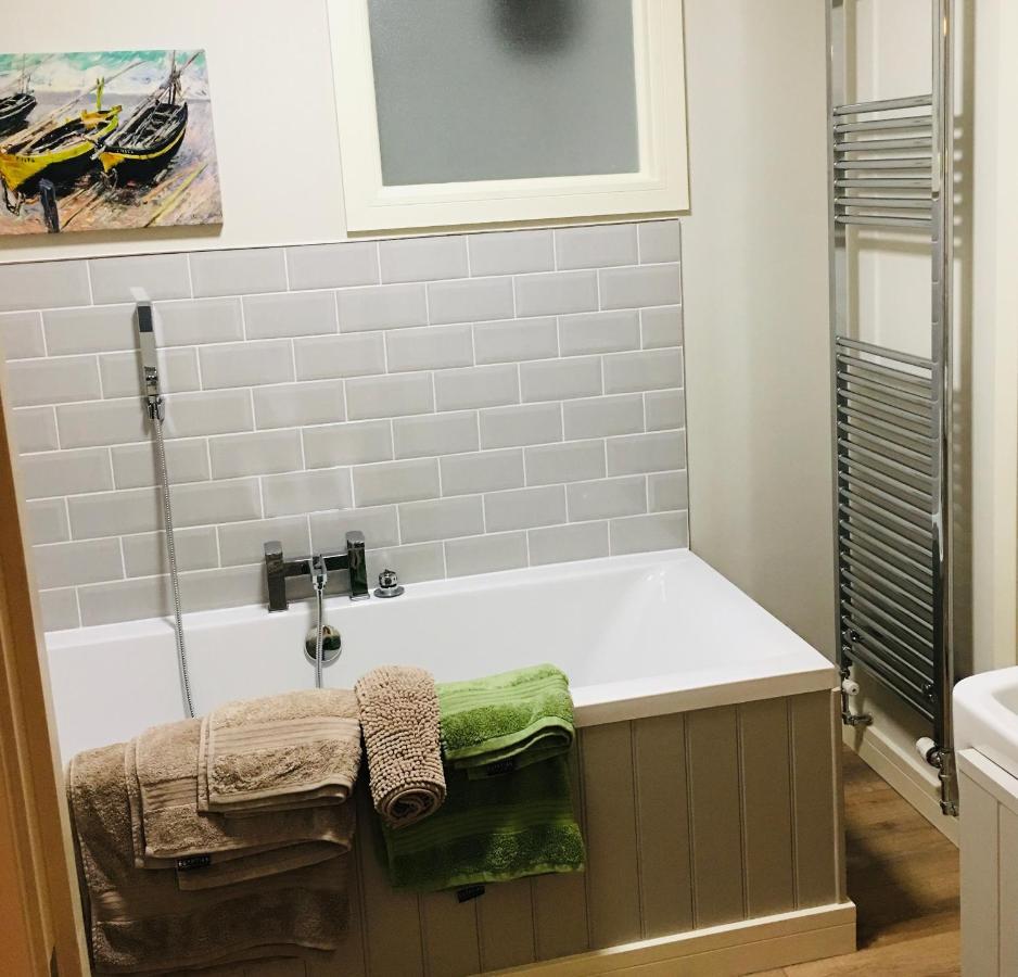 The Art Attic A Stylish Boutique Apartment 빌스웰즈 외부 사진